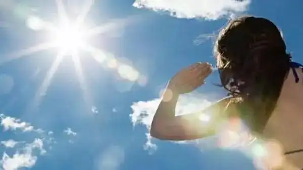 "又是大太阳,走个10分钟就一身汗!