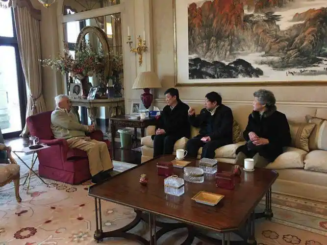 中国最传奇首富:爷爷是首富,父亲是首富,自己蝉联首富