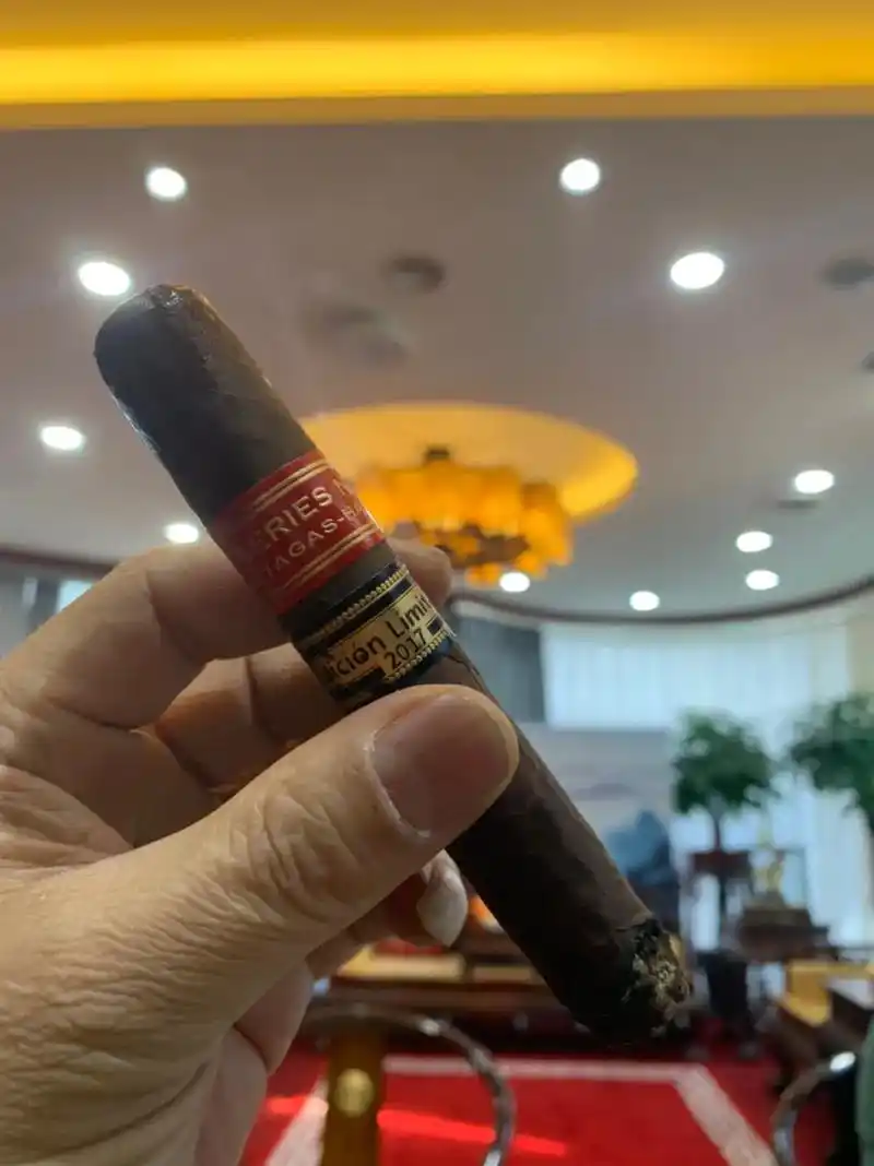 男人的玩具 雪茄,人间烟火最抚人心 ,喜欢雪茄的味道,更加喜 - 抖音