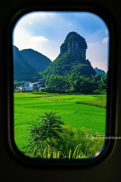在广西坐高铁别玩手机!不然你会错过许多窗外美景