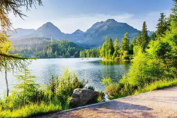 中国拥有广阔而多样的自然风景,这里列举了国内十个人迹罕至的美景,让