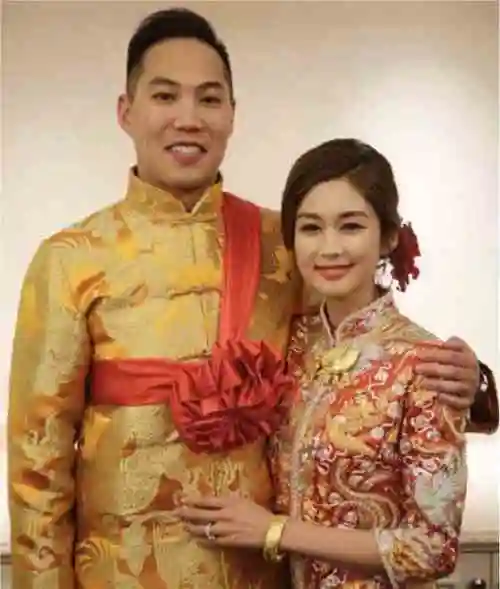 去年12月,岑丽香与老公在温哥华结婚,婚礼没有大操大办,只请了双方的