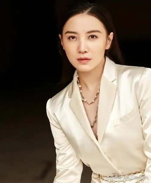 宋佳:银幕之光与情感征途的坎坷之旅