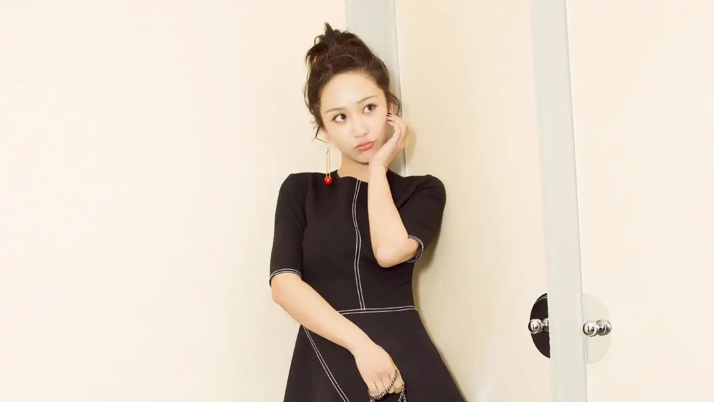 女星杨紫高清写真宽屏桌面壁纸