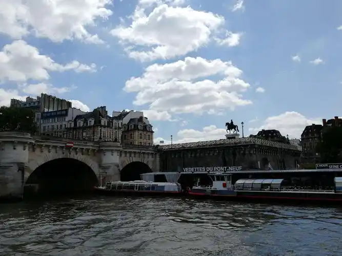 塞纳河畔的美景