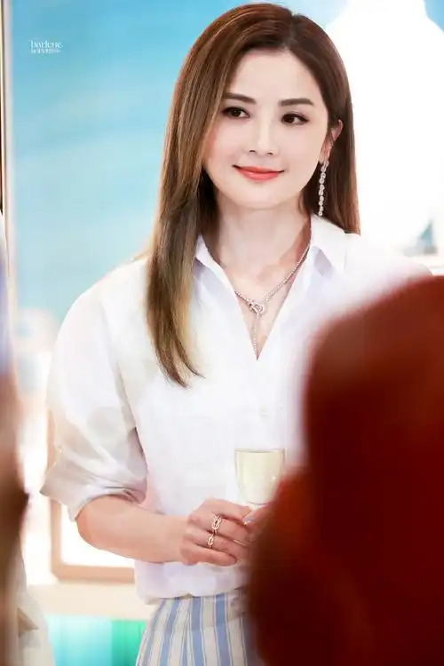 蔡卓妍阿sa饭拍