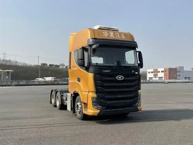 德卡最高840马力柴油牵引车同批申报的4款柴油牵引车,则来自中国重汽