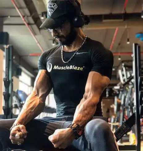 印度健美男神,凭借完美肌肉身材,收获一众小迷妹