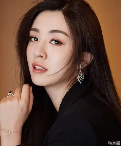 捧不红的女演员张艺谋捧不红的女演员