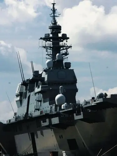 直升机航母出镜 中国网友拍摄日本横须贺军事基地