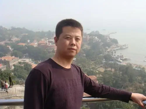 40至50岁男人的头像照片