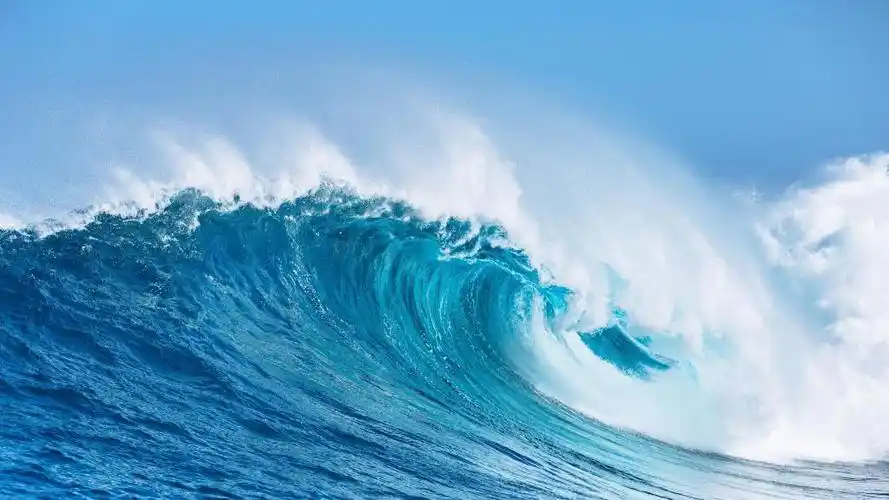 波涛汹涌的巨浪