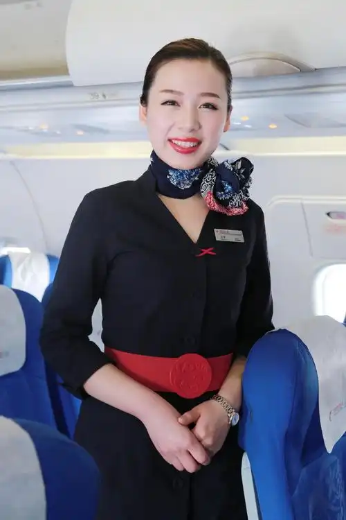 伴你冲上云霄,给你贴心服务 空姐光鲜背后有辛劳