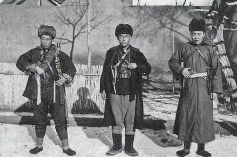 1,东北土匪品种第一种是纯土匪,即红胡子.