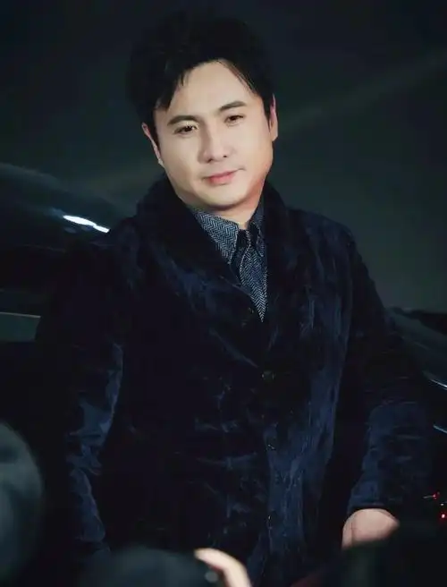 相较于沈腾的作品,他本人的感情生活就显得低调了许多.