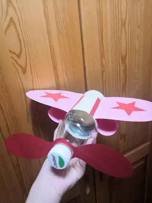 废物利用——矿泉水瓶变身小飞机!