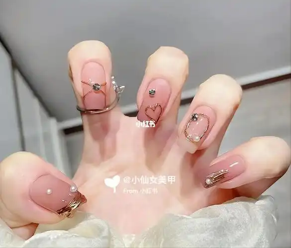 2022ins新款初秋轻奢气质显白裸粉美甲