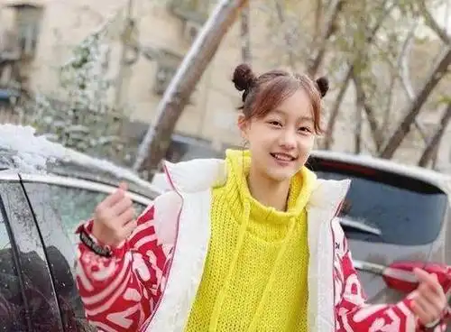 赵薇女儿"小四月"因颜值太高,被全网禁止整容,现在变啥样了?