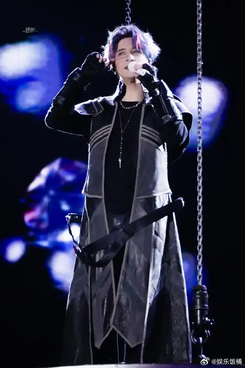 薛之谦做刀削面##薛之谦下班嘻嘻被喊加班不嘻嘻