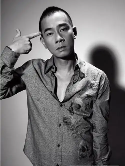 陈小春出轨不离婚 结婚前的陈小春是情场浪子