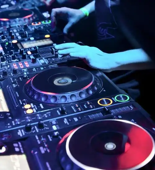 dj打碟怎么学dj一个让年轻人崇拜向往的职业