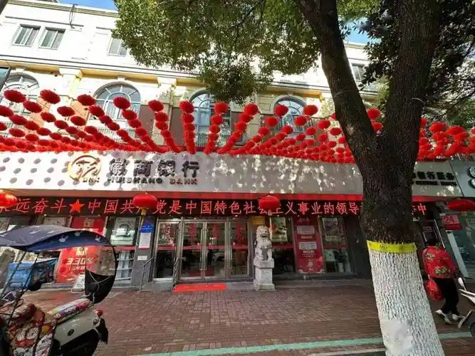 湾沚区人大常委会主任杨文玲一行深入窗口单位调研2023年春节氛围营造