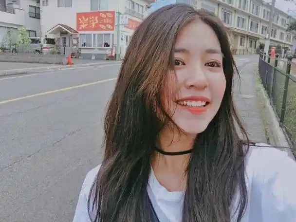 女生自拍照怎么拍:12个自拍拍照姿势,帮你解锁好看自拍照