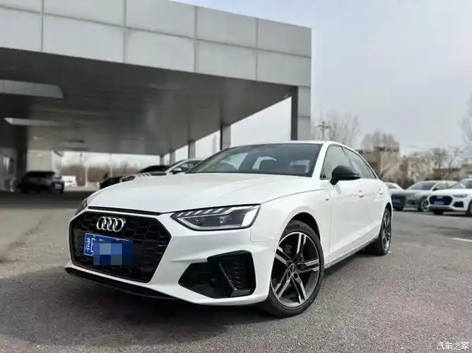 最新到货23年3月上牌奥迪a4l2022款40豪华动