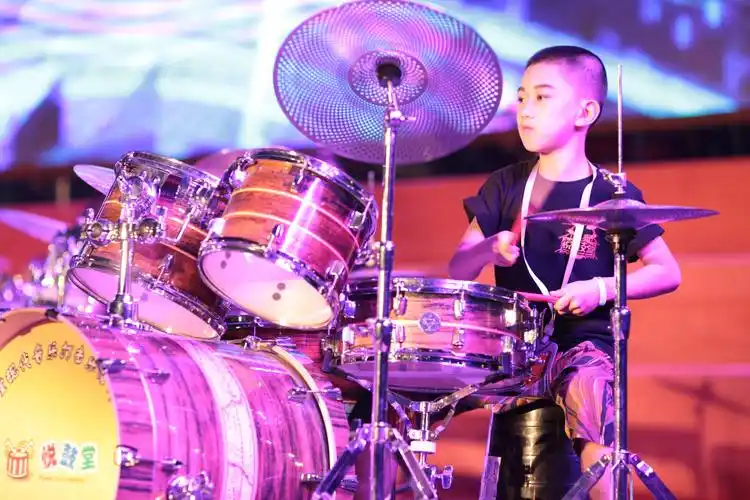 冉冉升起的小明星——儿童爵士鼓演奏