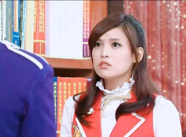 萌学园素材抱图关注