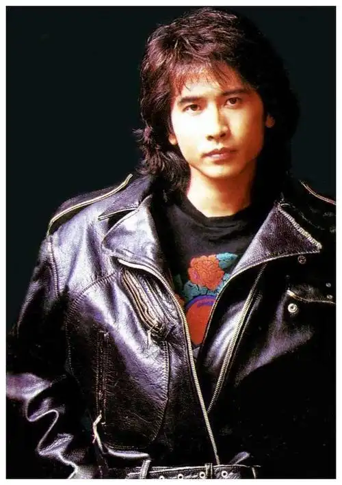 齐秦:16岁进拘留所,曾和王祖贤相恋16年,娶小24岁娇妻儿女双全