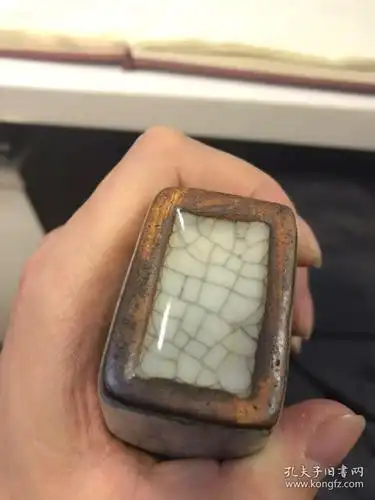 明代哥窑瓷器瓶