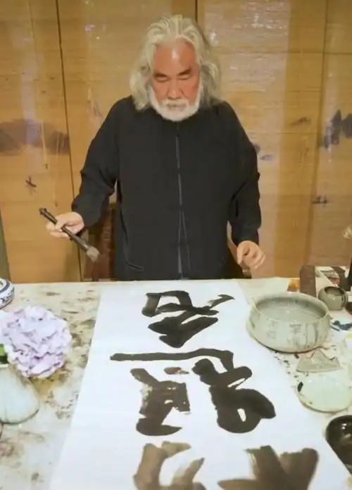 张纪中用书法为高考加油网友他一下笔就破功了