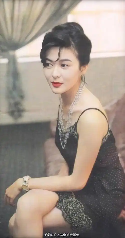 邱淑贞年轻时的照片,在没有ps的年代,让人感慨这才是惊艳了时光的人.