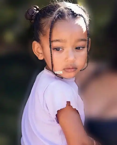 金卡戴珊女儿芝加哥chichi的盛世美颜