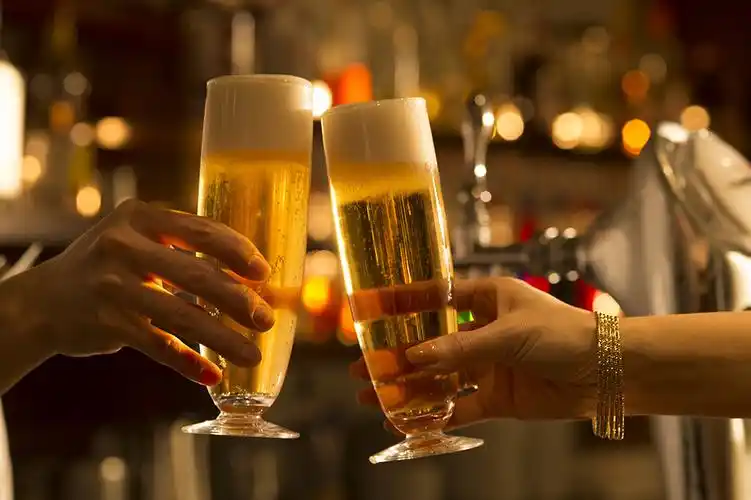 过年了,你约几个朋友出来吹牛逼了没?