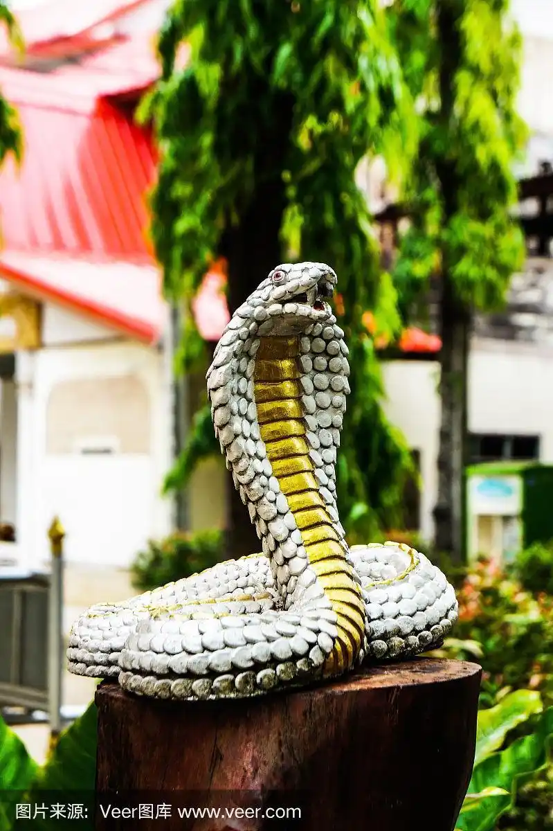 眼镜蛇雕像