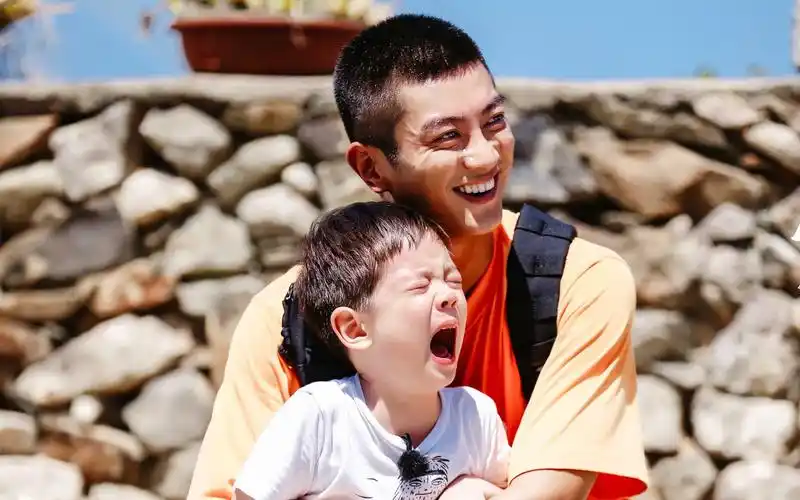 鲁豫有约:杜江和陈赫郑恺是老同学,上学时出去拍广告,一个月挣三四万