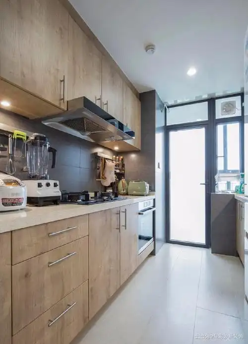 130㎡简约风原木格调让人怦然心动餐厅橱柜现代简约厨房设计图片赏析