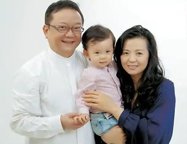 成方圆简历几个老公现任老公是谁(成方圆 老公)