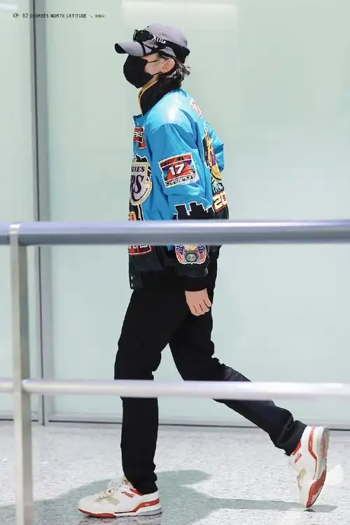 蔡徐坤ins#这种大长腿,这种气质,也不是谁都能有!