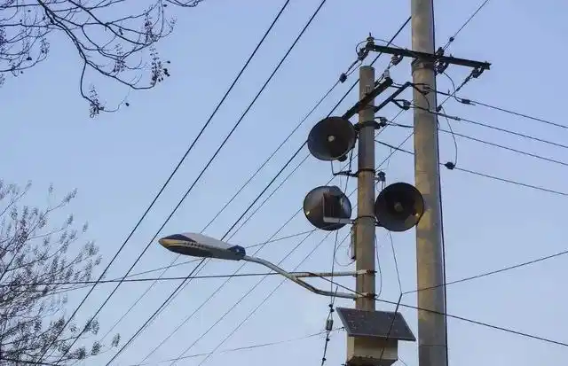 村里的大喇叭天亮就广播,一播播一天,受不了!