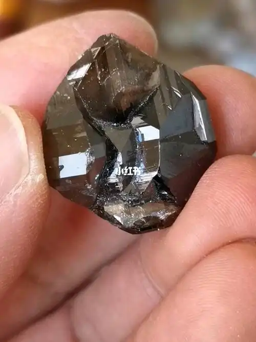 造型独特,宝石光泽,通透明亮!