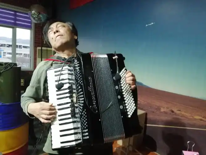 手风琴版《杜丘之歌》演奏:长治手风琴学会会长李慧