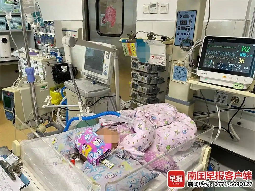 时许,一个两个月大的女婴被被子捂窒息,被送进南宁市妇幼保健院急诊科