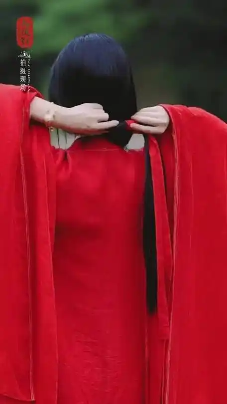 赵丽颖红衣回眸##沈璃红衣背影