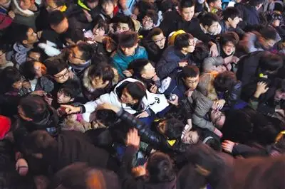 上海踩踏事件遇难者家属将获80万抚慰金