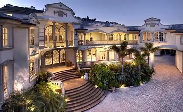 解脱了?张艺谋放弃价值6100万元豪宅,20年的爱恨纠葛终于