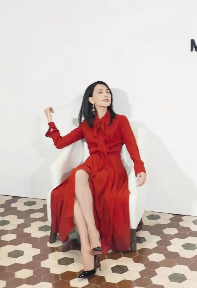 高圆圆穿高跟鞋的美腿