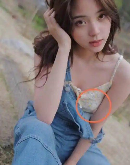 欧阳娜娜拍美照疑似没穿内衣,被网友说:故意的吧!